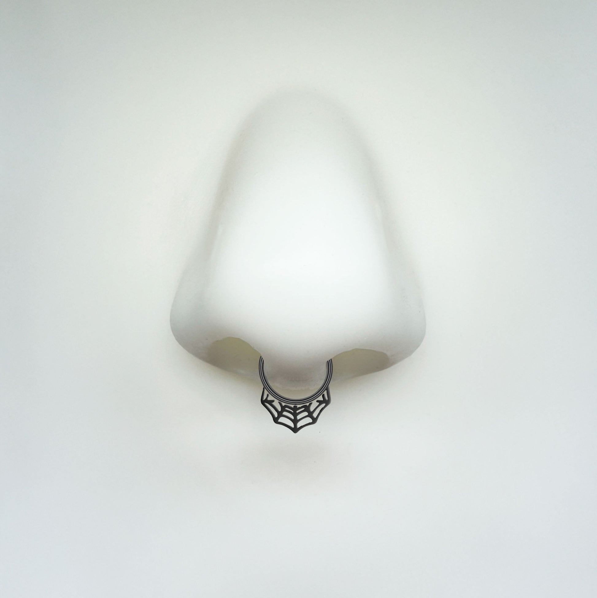 Septum - Spiderweb Clicker (16G) (Surgical Steel) - Wolf Moon